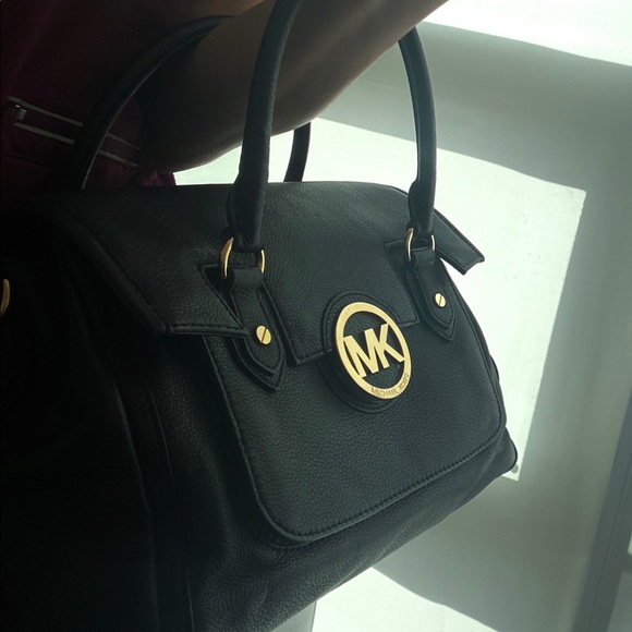 Michael Kors black handbag with strap - Picture 4 of 8